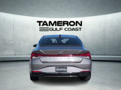 Used 2022 Hyundai Elantra Limited w/ Cargo Package image 4