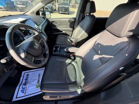 Used 2023 Honda Odyssey Sport image 12