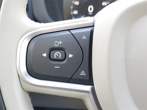 Certified 2021 Volvo XC60 T5 Momentum w/ Premium Package image 23