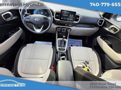 Used 2025 Hyundai Venue SEL FWD image 12