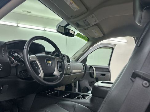 Used 2011 Chevrolet Silverado 2500 LT w/ Interior Plus Package AWD/4WD image 31