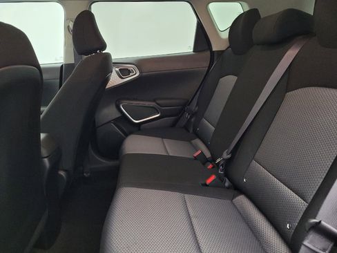 Used 2025 Kia Soul LX image 18