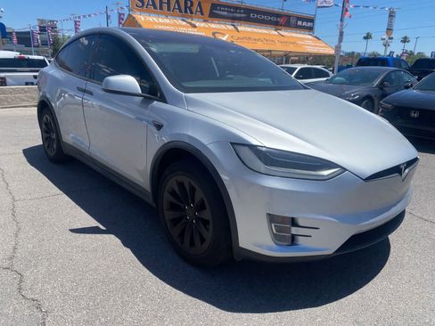 Used 2018 Tesla Model X 75D AWD/4WD image 4