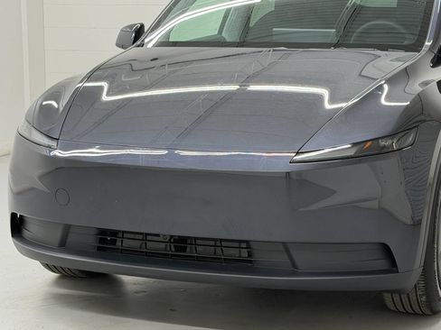 Used 2026 Tesla Model Y 2WD image 40