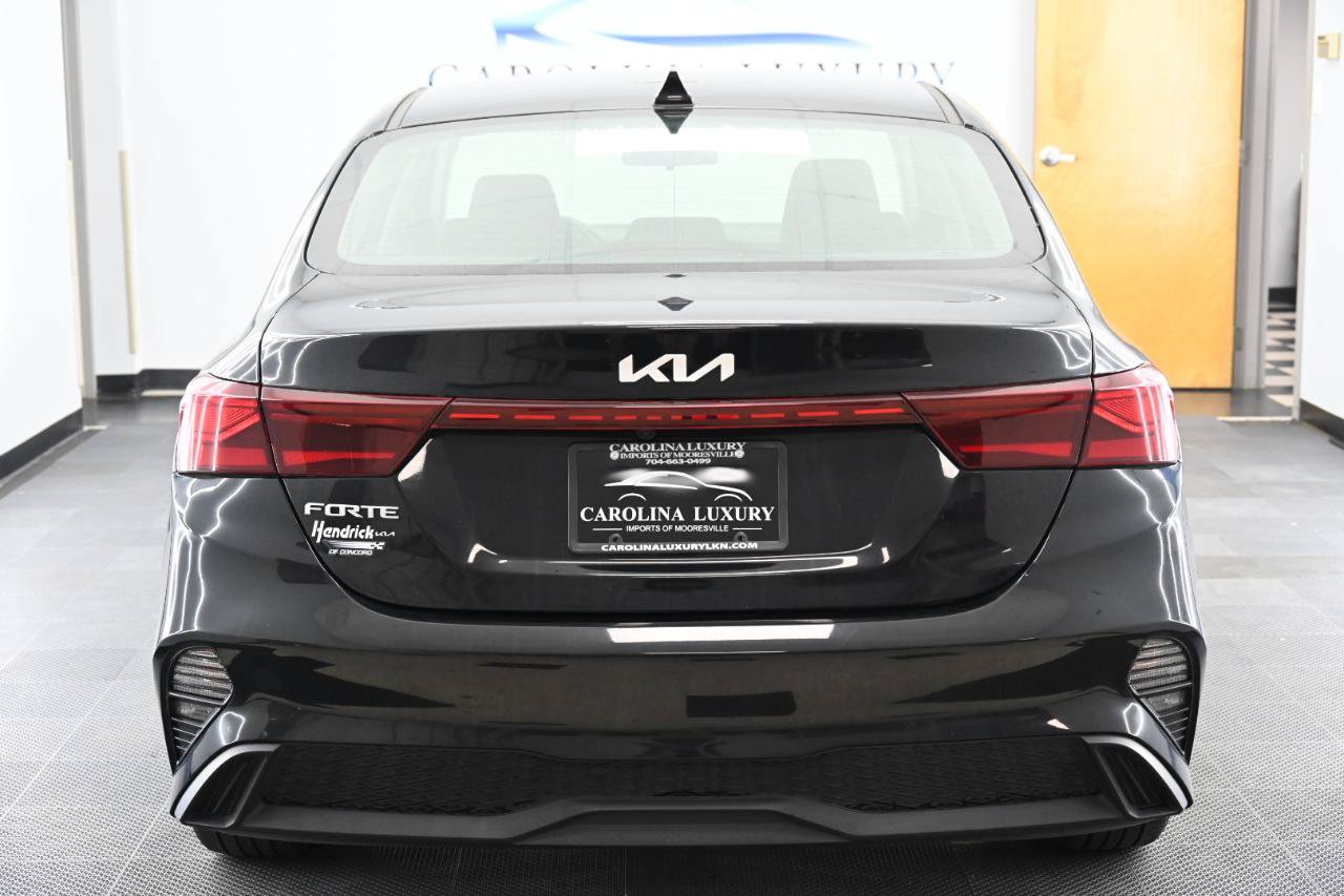 Used 2023 Kia Forte LXS w/ LXS Technology Package FWD image 3