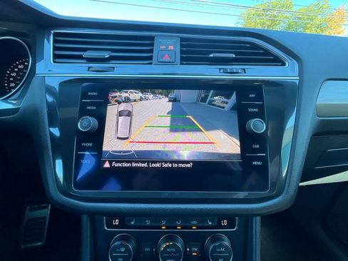 Certified 2021 Volkswagen Tiguan SE R-Line image 17