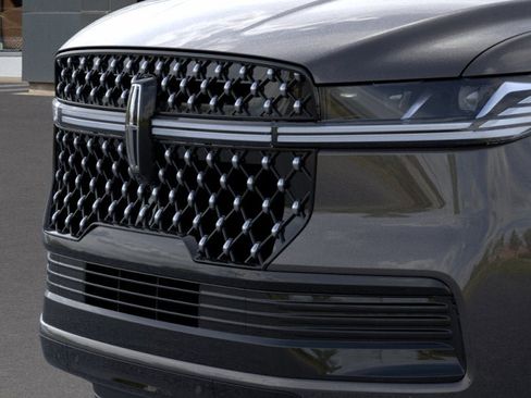 New 2026 Lincoln Navigator L Black Label AWD/4WD image 17
