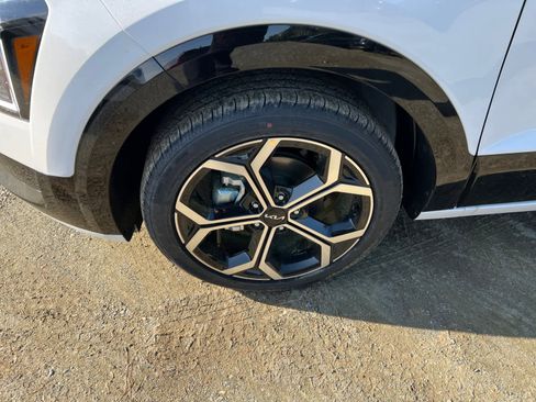 New 2025 Kia Niro EX Touring image 10