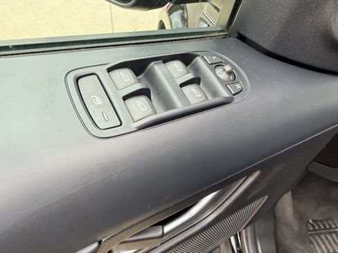 Used 2015 Land Rover LR2 AWD/4WD image 15