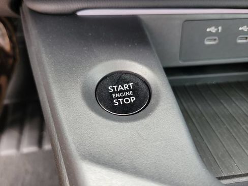 Used 2026 Nissan Sentra SR w/ Floor Mat Package FWD image 25
