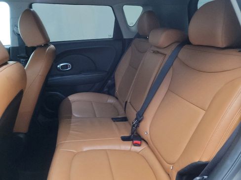 Used 2016 Kia Soul ! w/ Premium Package image 18
