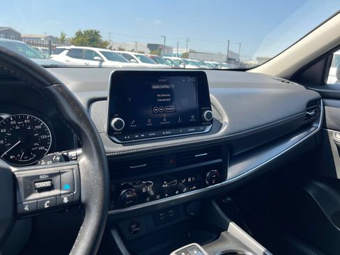Used 2025 Nissan Rogue SV FWD image 17