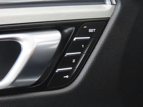 Certified 2026 Porsche Macan AWD/4WD image 36