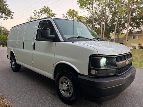 Used 2017 Chevrolet Express 2500 image 2