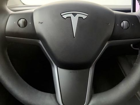 Used 2025 Tesla Model Y Long Range AWD/4WD image 58
