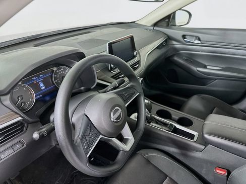 Certified 2025 Nissan Altima 2.5 SV FWD image 14