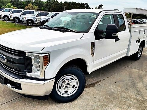 Used 2018 Ford F350 XLT image 3