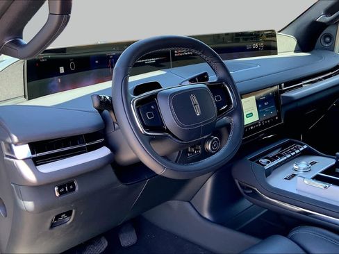 New 2026 Lincoln Navigator L Reserve w/ Jet Appearance Package AWD/4WD image 8