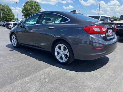 Used 2017 Chevrolet Cruze Premier FWD image 4