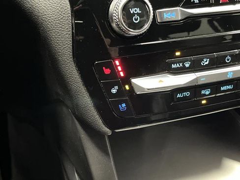 Used 2023 Ford Explorer Limited image 8