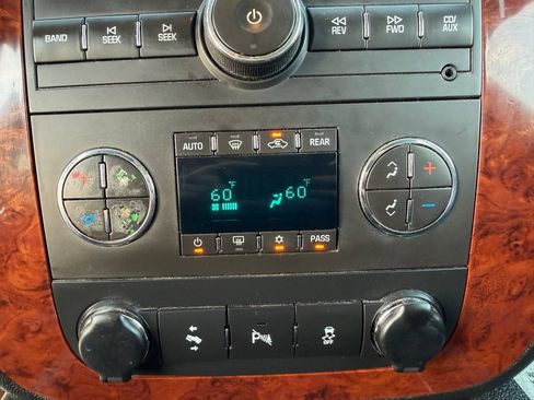 Used 2013 Chevrolet Suburban LT AWD/4WD image 8