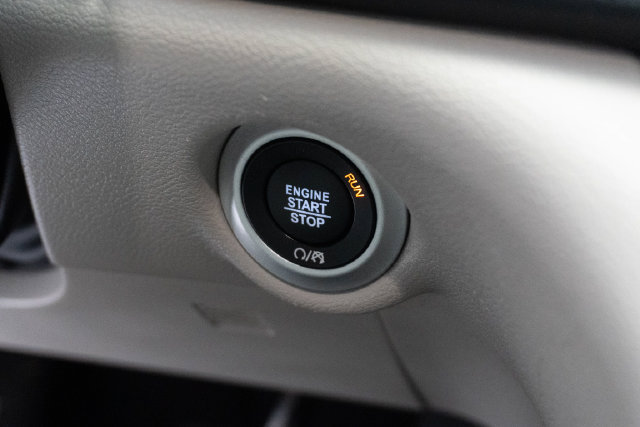 Used 2024 Chrysler Pacifica Touring-L FWD image 8