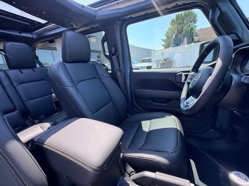 New 2026 Jeep Wrangler Unlimited Sahara AWD/4WD image 19