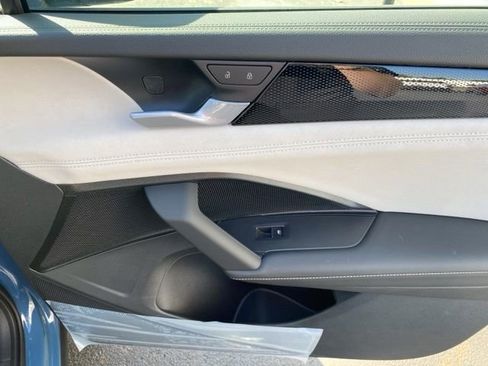 New 2025 Volkswagen Tiguan SE w/ Panoramic Sunroof Package image 45