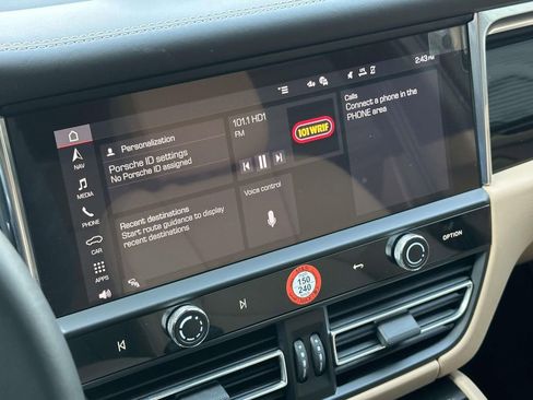 Certified 2025 Porsche Macan AWD/4WD image 26
