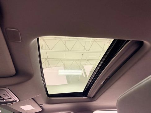 Used 2021 GMC Sierra 1500 SLT w/ SLT Premium Package AWD/4WD image 19