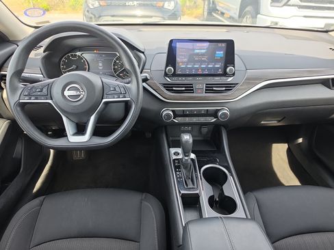 Used 2024 Nissan Altima 2.5 SV FWD image 8