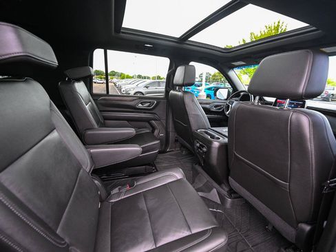 Used 2021 Chevrolet Suburban Z71 w/ Z71 Signature Package AWD/4WD image 30