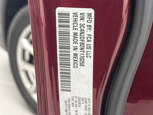 Used 2022 Jeep Compass Latitude w/ Sun and Sound Group AWD/4WD image 11
