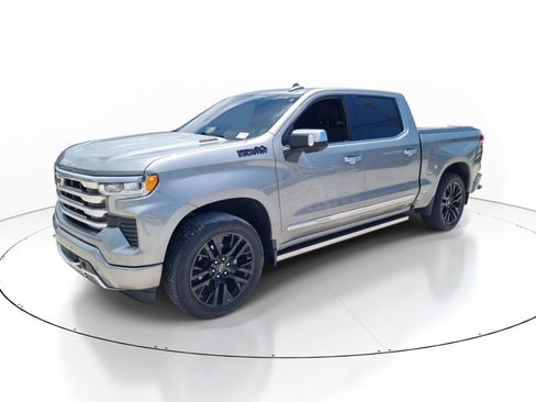 Used 2024 Chevrolet Silverado 1500 High Country w/ Technology Package AWD/4WD image 3