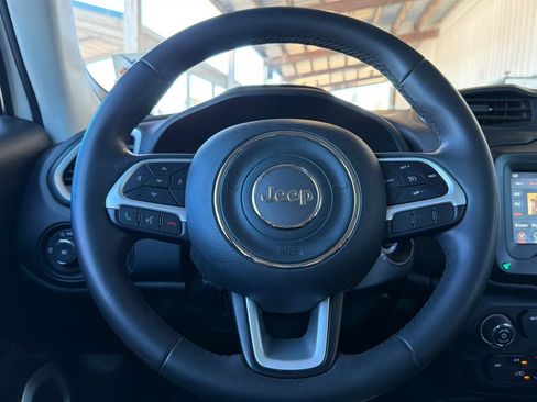 Used 2020 Jeep Renegade Latitude w/ Popular Equipment Group FWD image 22