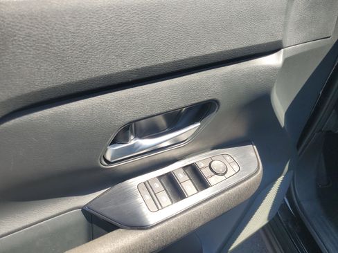 Used 2025 Nissan Kicks SV image 12