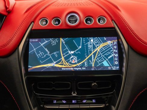 Used 2021 Aston Martin DBX AWD/4WD image 17