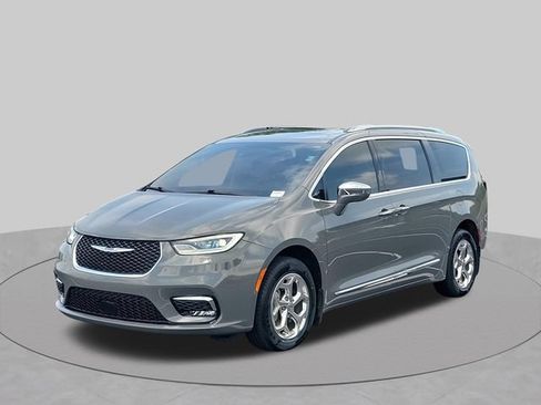 Used 2021 Chrysler Pacifica Limited AWD/4WD image 1