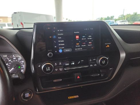 Used 2023 Toyota Highlander XLE FWD image 20