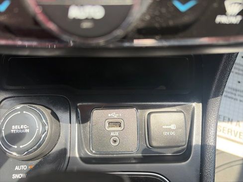 Used 2020 Jeep Cherokee Limited AWD/4WD image 25