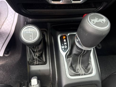 Used 2019 Jeep Wrangler Unlimited Sahara w/ LED Lighting Group AWD/4WD image 27