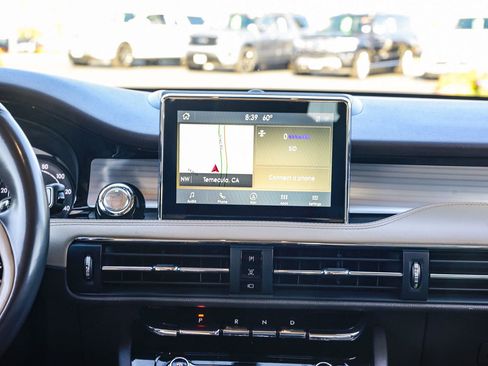 Used 2021 Lincoln Corsair AWD w/ Premium Package image 13