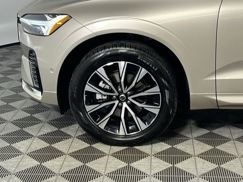 Used 2025 Volvo XC60 B5 Plus image 10