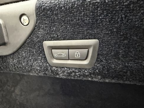Used 2016 Rolls-Royce Wraith RWD image 30