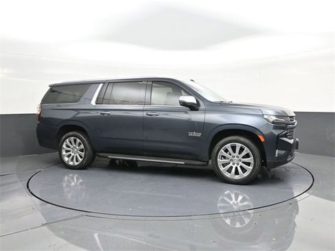 Used 2021 Chevrolet Suburban Premier w/ Premium Package image 17