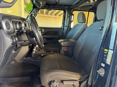 Used 2020 Jeep Wrangler Unlimited Sahara image 10