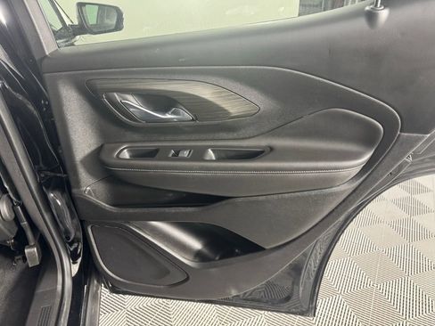 Used 2023 GMC Terrain SLT image 23