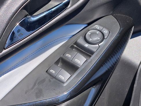Certified 2025 Chevrolet Trax LT FWD image 19