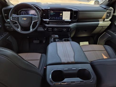 Used 2024 Chevrolet Silverado 1500 High Country w/ High Country Premium Package AWD/4WD image 28