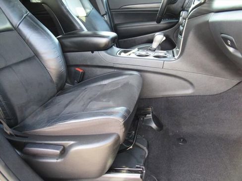 Used 2021 Jeep Grand Cherokee Laredo X image 9